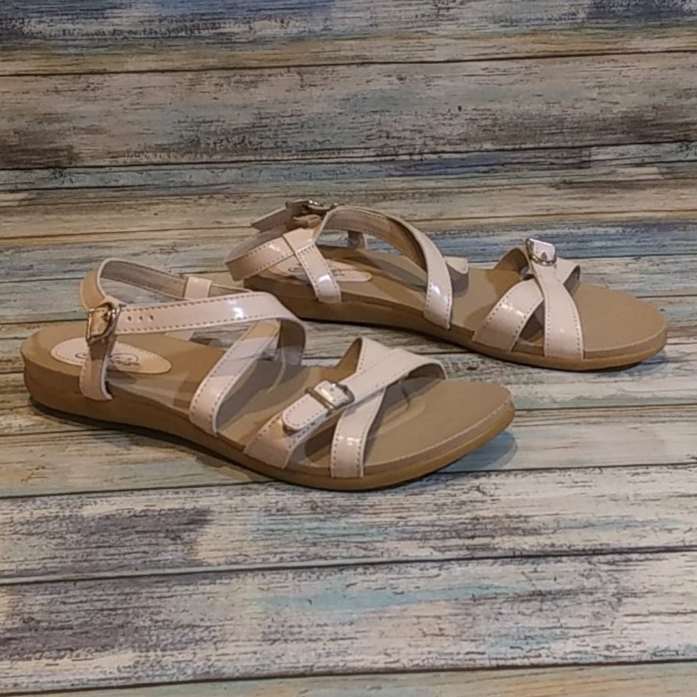 Biti's sandals size 9